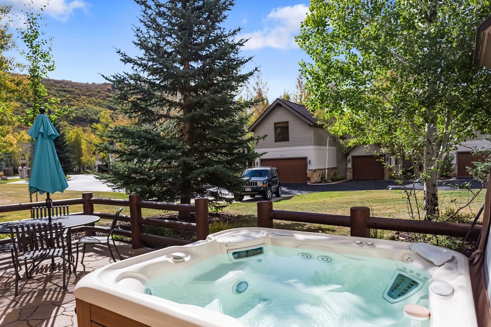 Deer Lake Village at Deer Valley Resort - Three Bedroom Condo with Loft and Hot Tub #2473 3 Condo