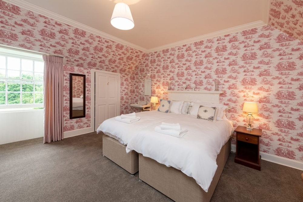 Cranstoun Riddel - Magnificent 6 Bedroom Property view 2