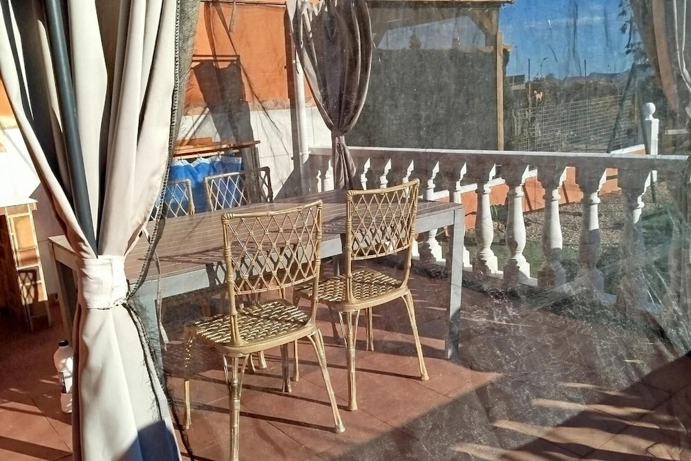 Lorca- Cottage - Sleeps 4 - pet Friendly - Pool