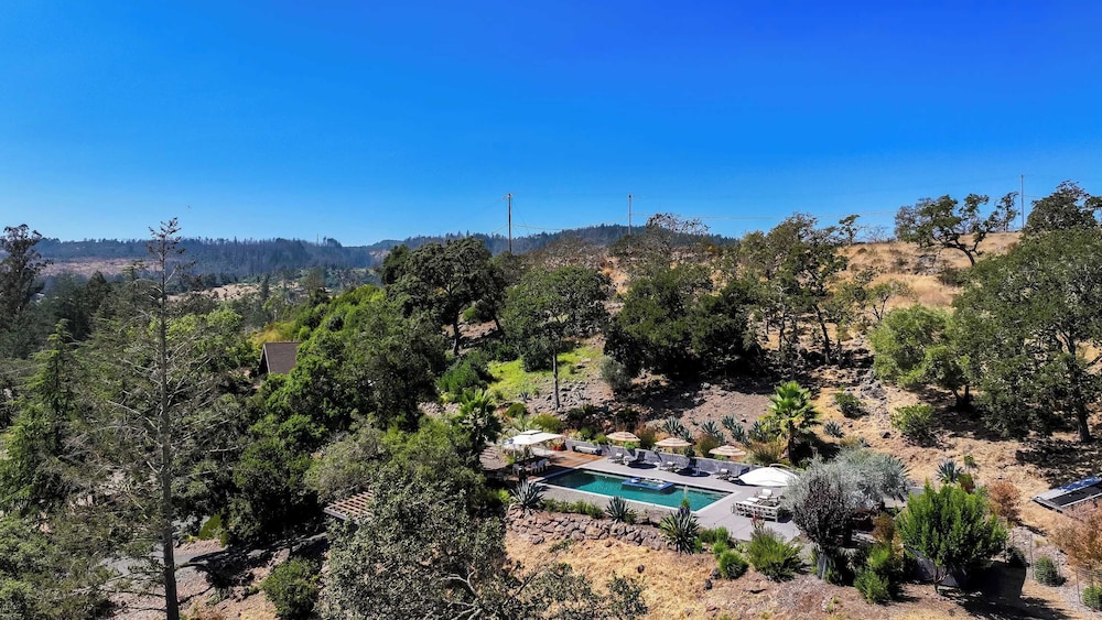 Kenwood Vista by Avantstay 7acres w/ Pool, Fire Pit, Vineyard Views