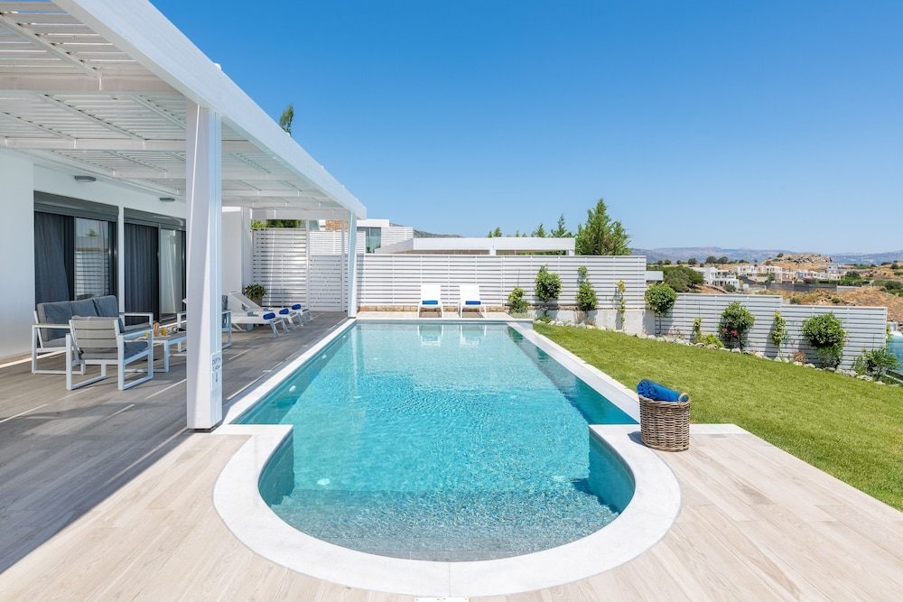 Villa Vrachos en Rhodes — recepcion & lobby