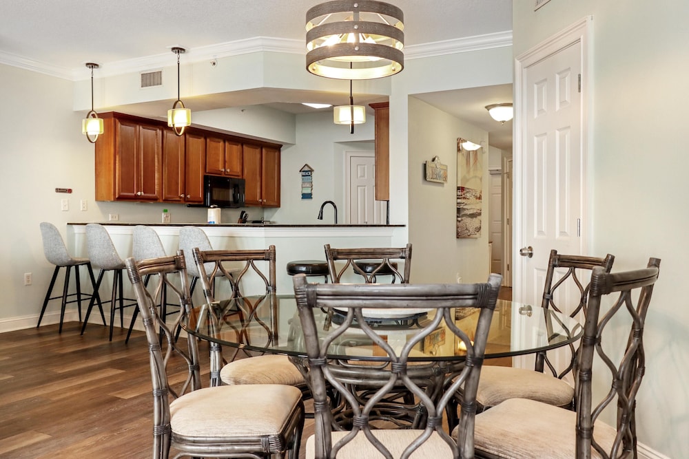 Paradise Shores 305