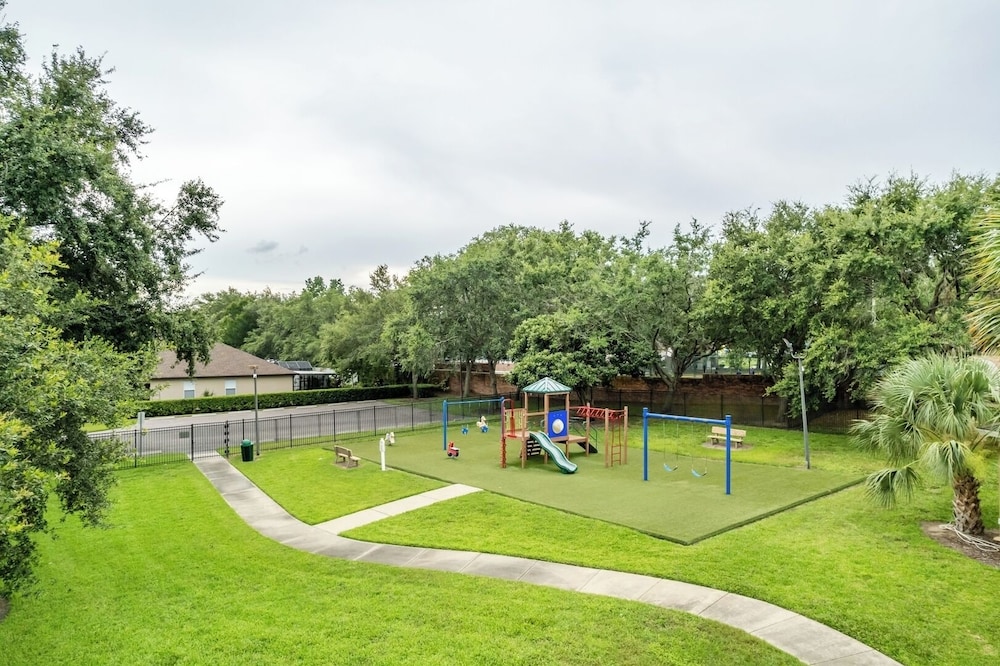Bright Queen BR + Pool Retreat Near Disney