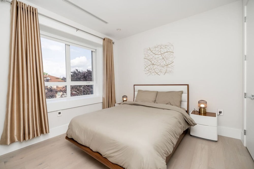 Centrally-located Luxury Home With Views Cinema
