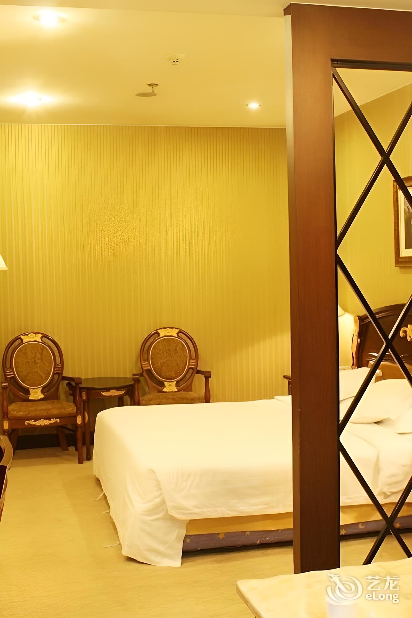 The Royal Palace Hotel