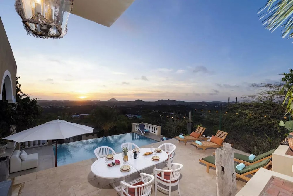 Mountain Villa Infinity Pool Majestic Views
