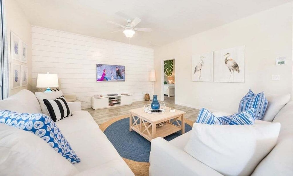 Spacious 5 Bed Pool Home With Game Room 5 Bedroom Home