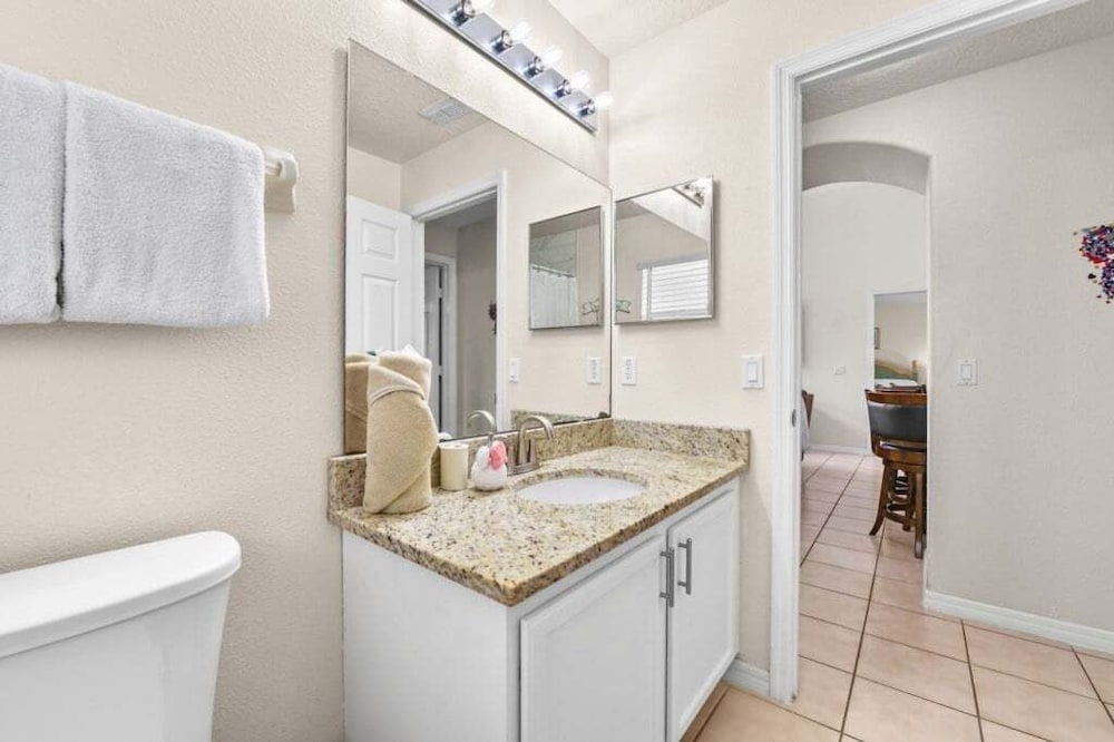 Oak Island Gem Cozy 4br Pool Home Near Disney 4 Bedroom Villa