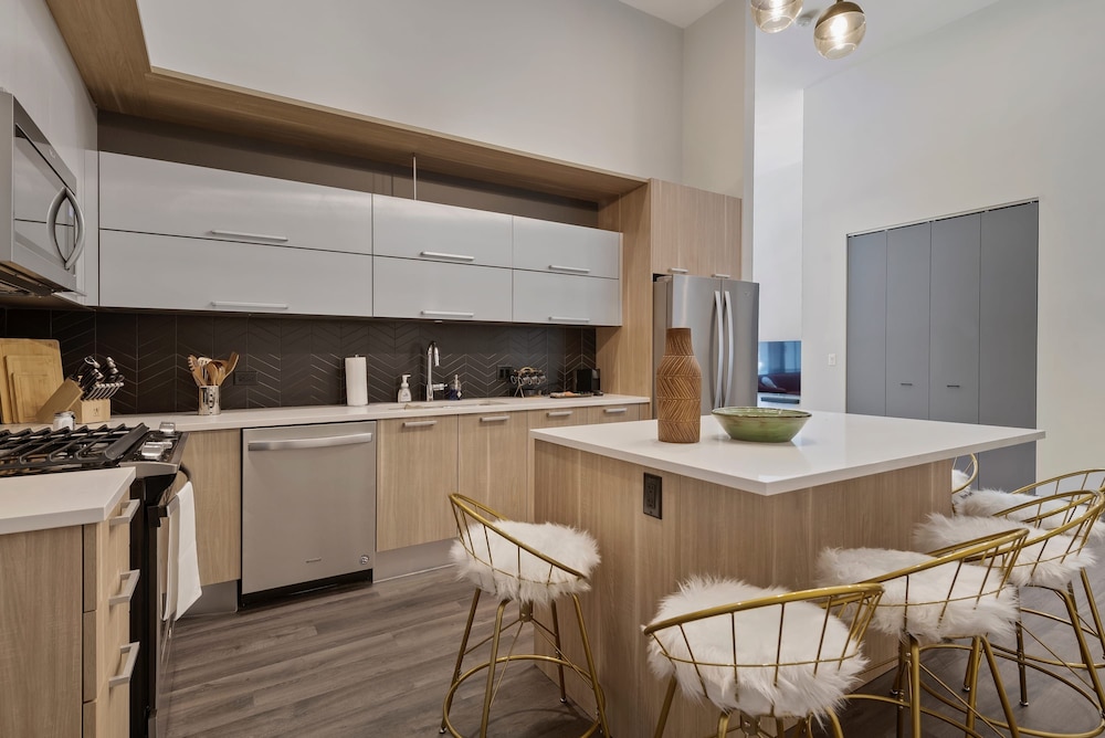 Two Units Seamless Stay Downtown Convenience