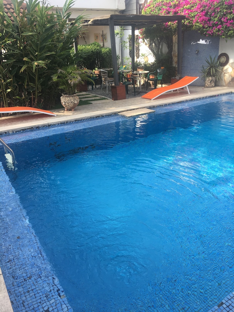La Paradise Inn