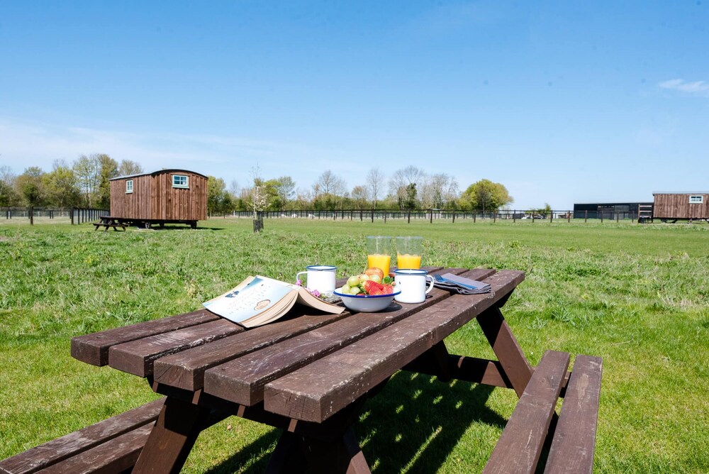Honeysuckle Farm Hut 5 - Suffolk Farm Holidays Air Manage Suffolk view 5