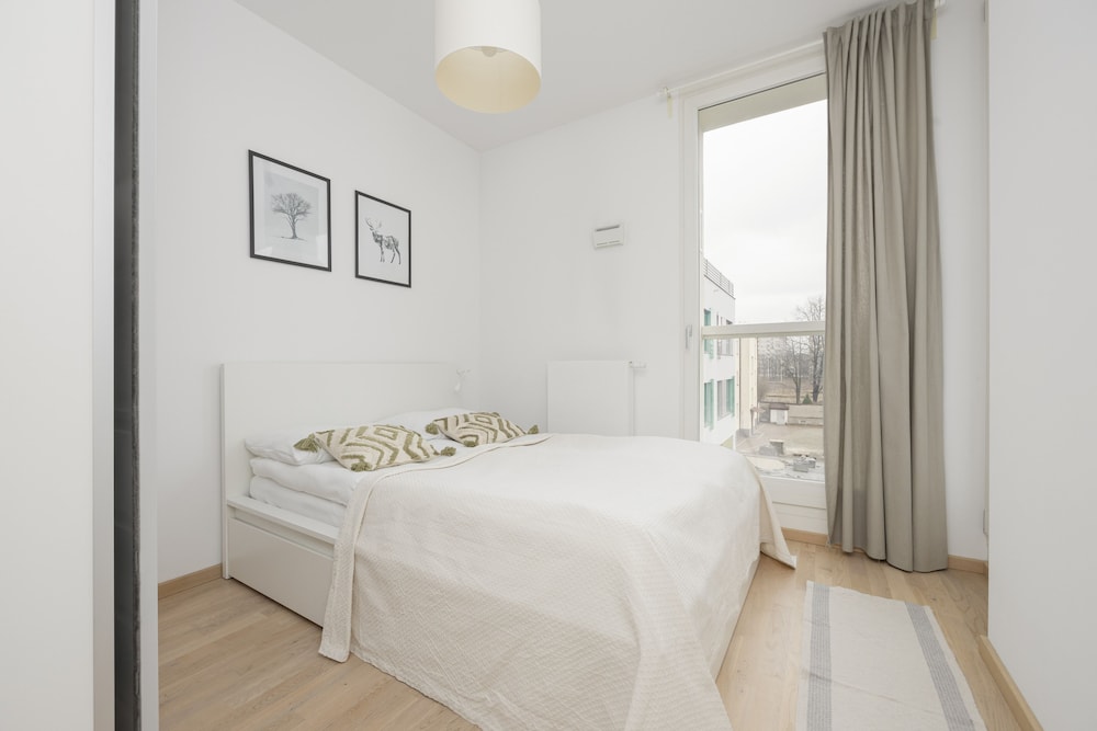 Bobrowiecka Modern Apartment by Renters