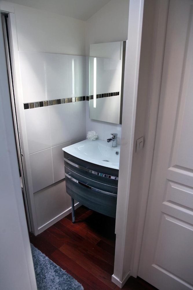 Levallois-Perret Vacations - Hotel Briand devient Hotel IPL - Property Image 7