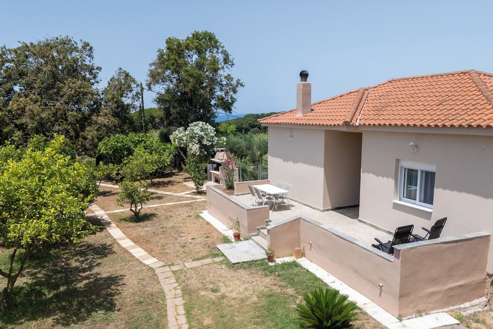 To Pournari Beachside Garden House