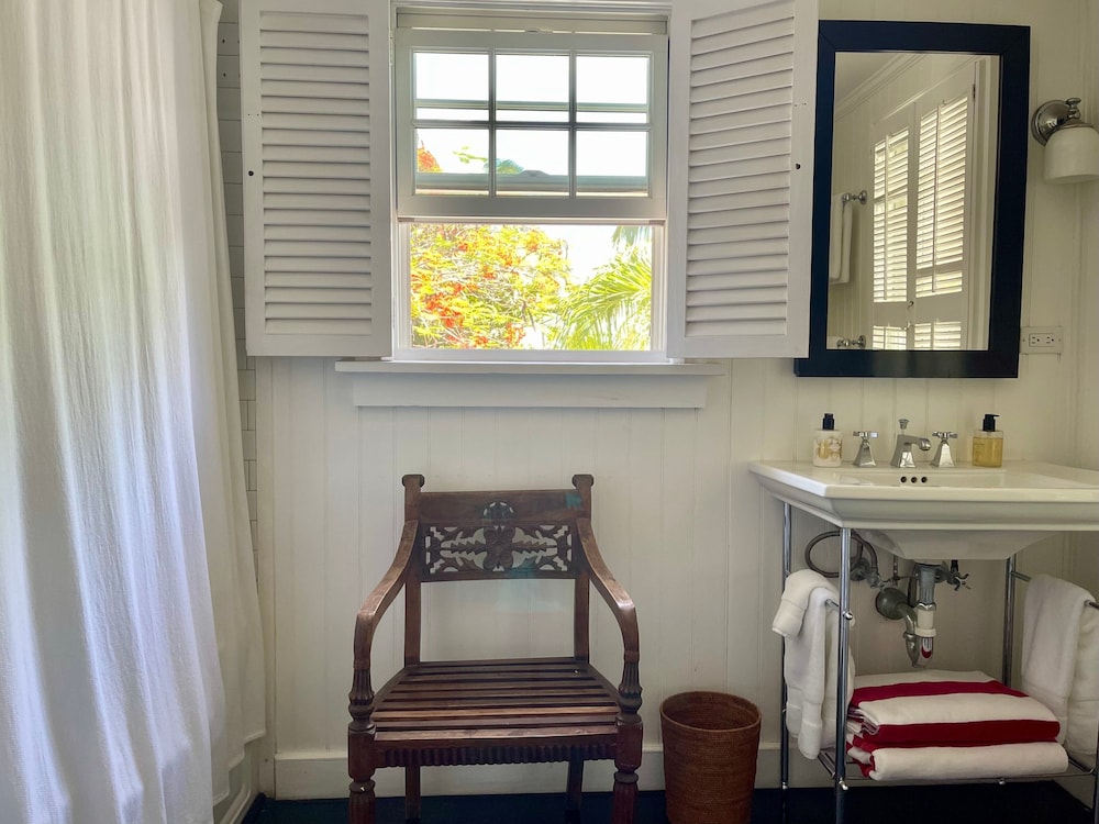 Hibiscus Hill Kings Treat - Ultimate Island Style House W/pool 3 Bedroom Home