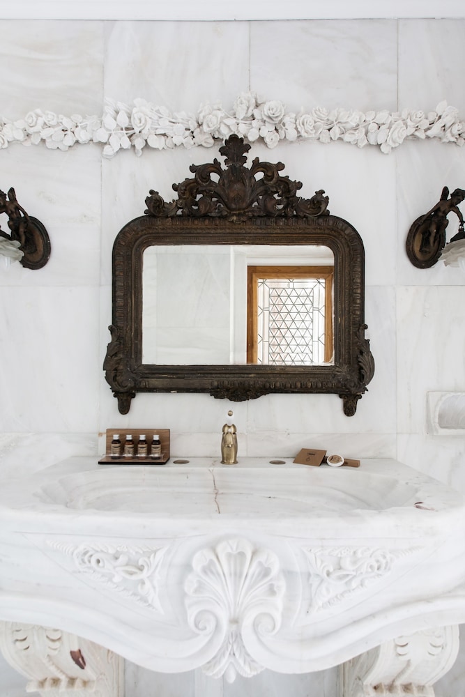 Step One - Luxury Suites right in the heart of Acropolis next to metro station