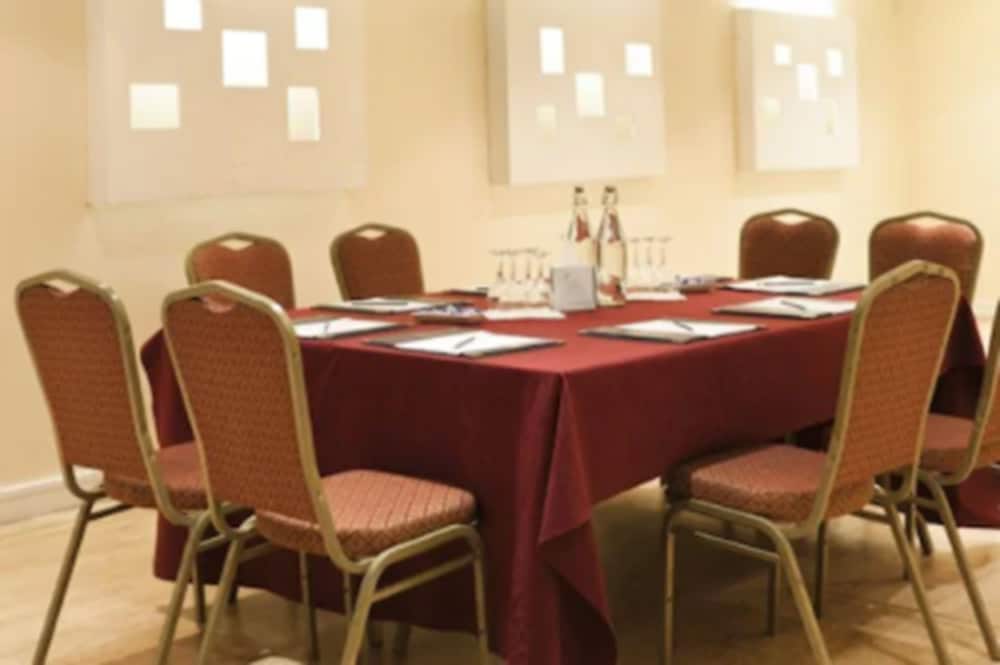 Limerick Vacations - Pery's Hotel - Property Image 3
