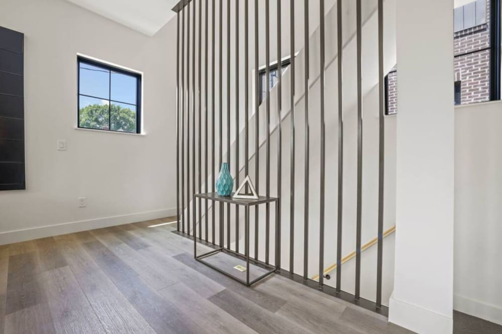 Work Of Art -3 Bedroom Elegant Townhome-columbus