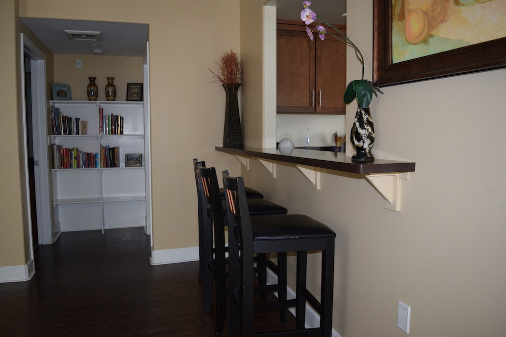 2 Bed 2 Bath in Studio City