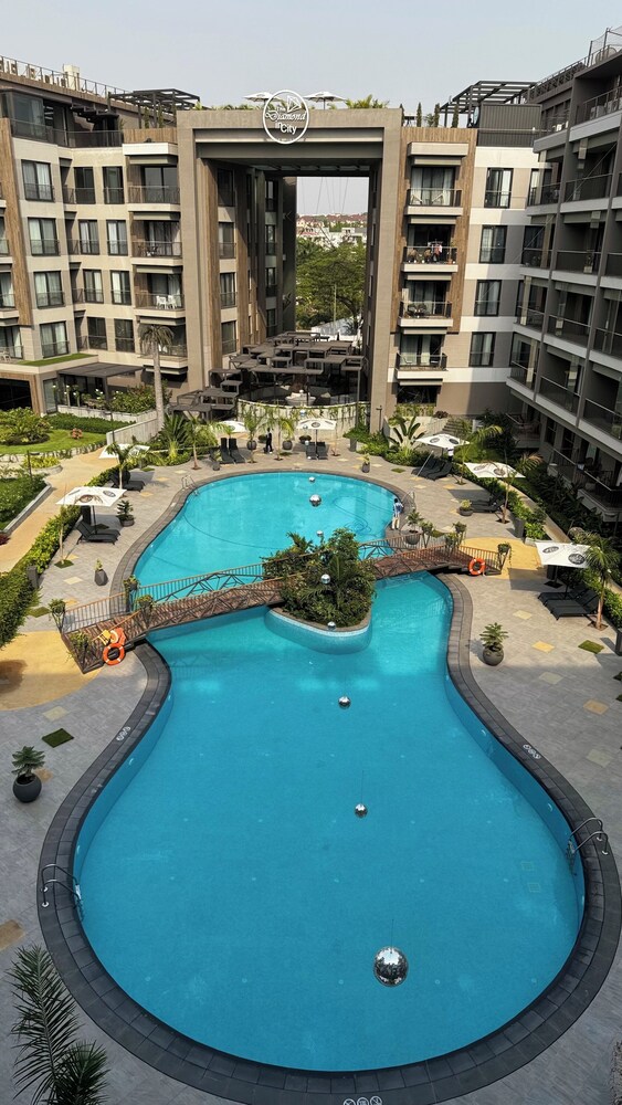 Elite Luxury Suites at Diamond in City