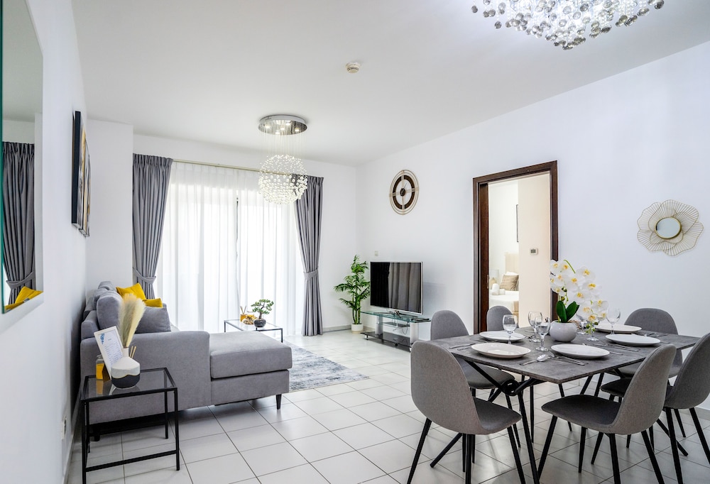 Tanin - Exquisite Marina View Apartment With Balcony photo 2