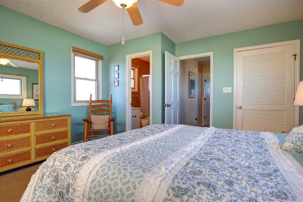 Windchimes 4 Bedroom Home by RedAwning