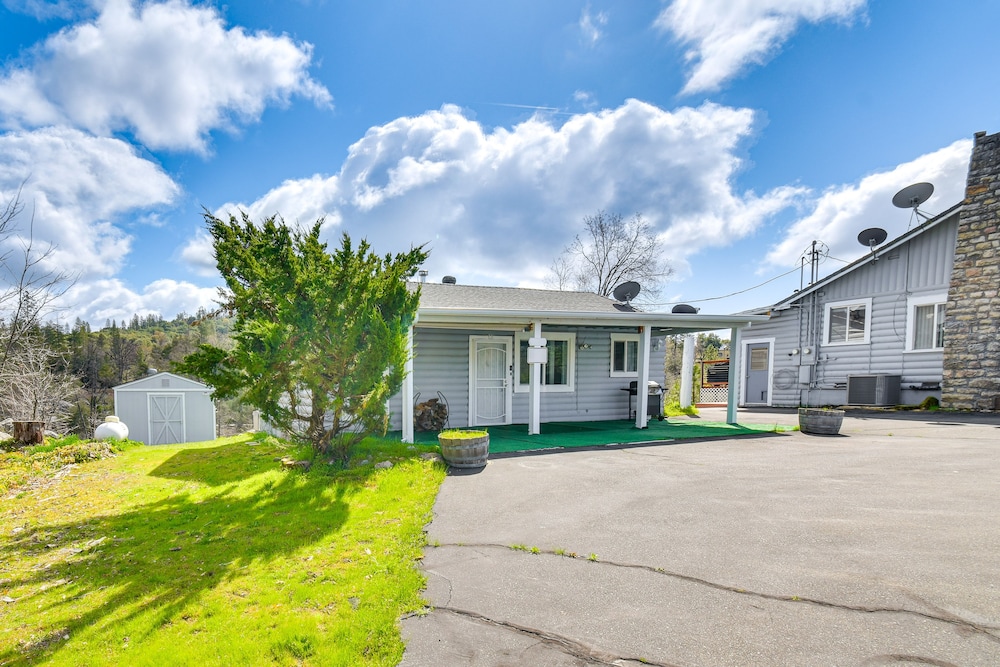 Waterfront Mariposa Hideaway: Hot Tub & Mtn Views! view 4