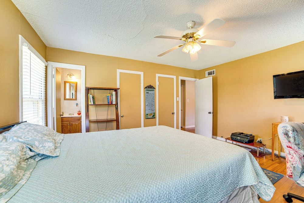 10 Mi to Lake Palestine: South Tyler Location!