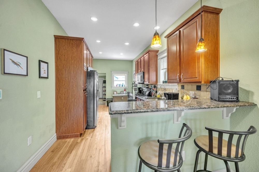 Stylish 2-story Home - Perfect Denver Location 2 Bedroom Home