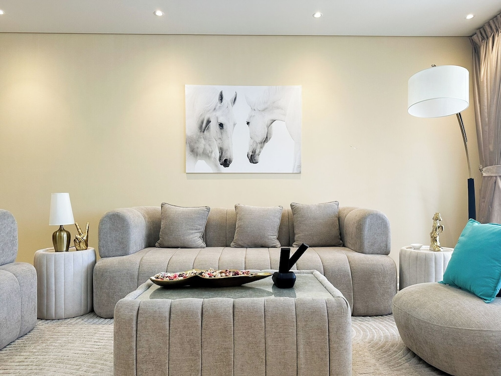 Massive 2 Bedroom with Palm View Balqis