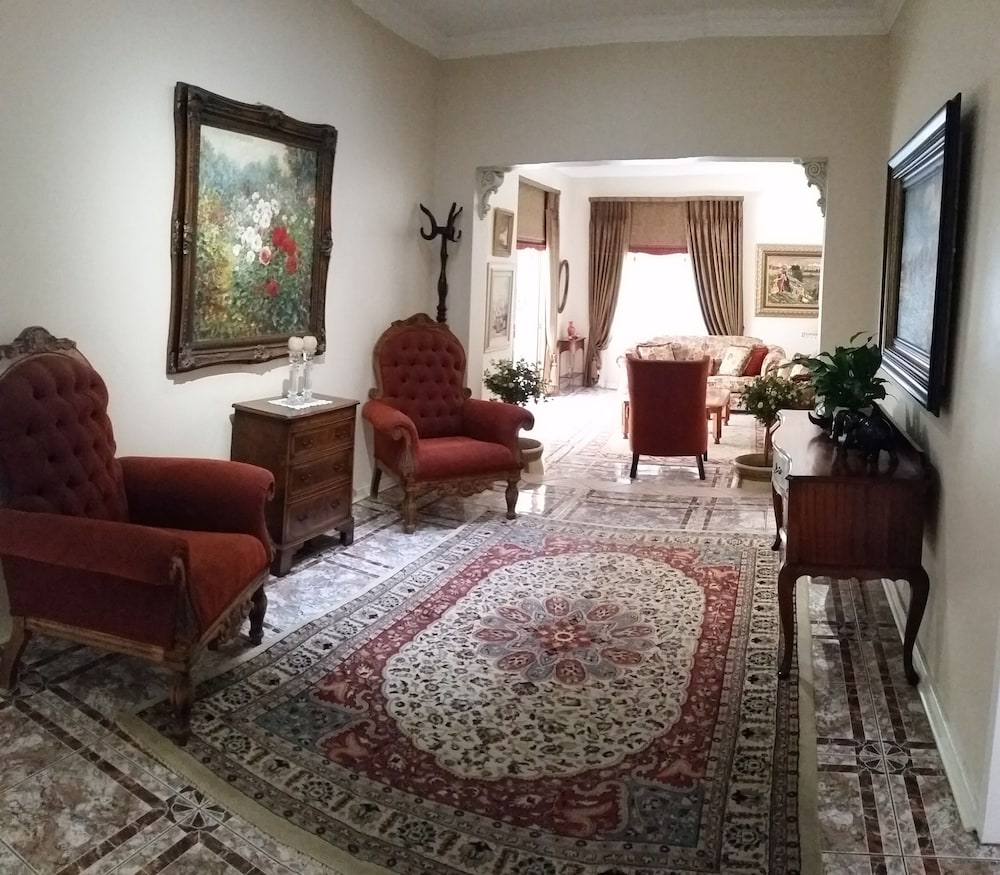 Royal Ridge Guest House and Apartments