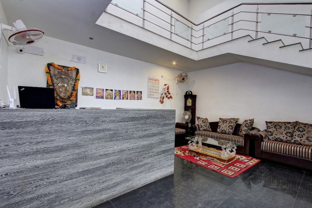 Lobby & Reception
