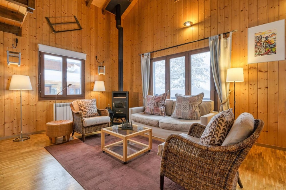 Chalet Les Jeunes - 8 Pax Swiss Ski Chalet