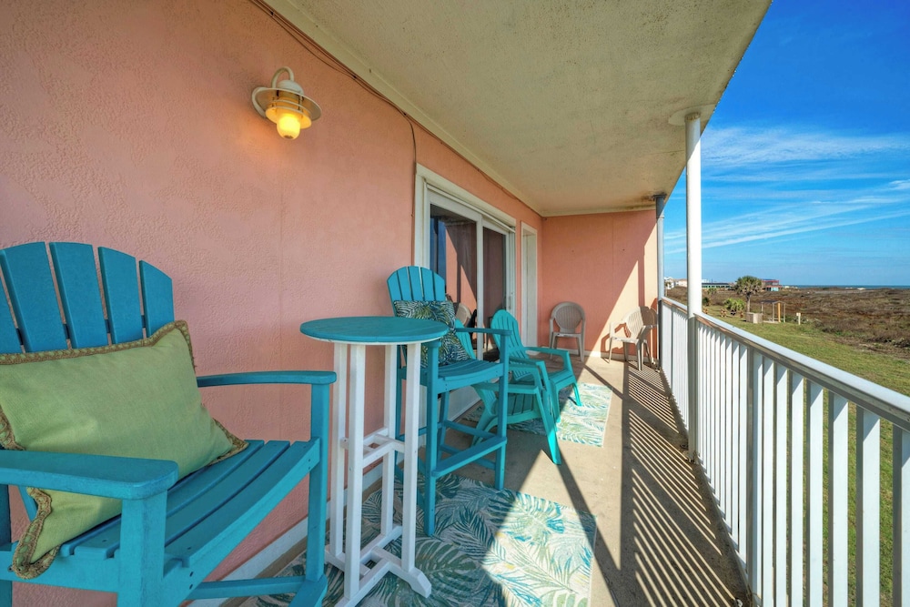 15 Condos, Sleeps 96 w/ Pools & Beach Access Island Retreat by Avantstay