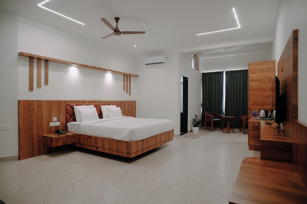 Shambhavi Hotel & Convention Centre