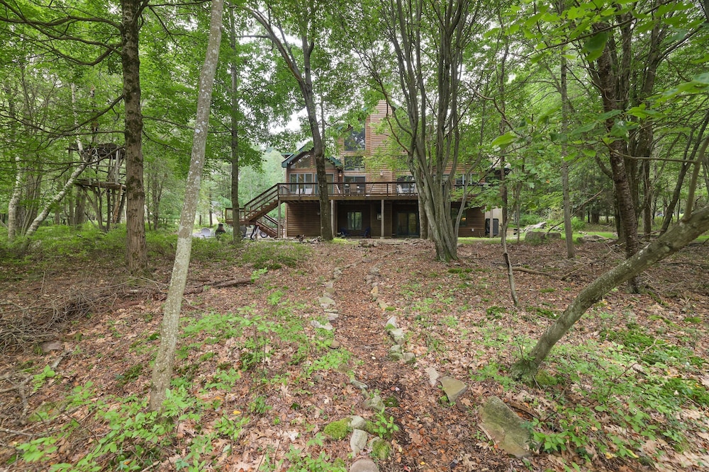 Elk Hollow by Avantstay Lakefront Chalet w Game Room Fire Pit