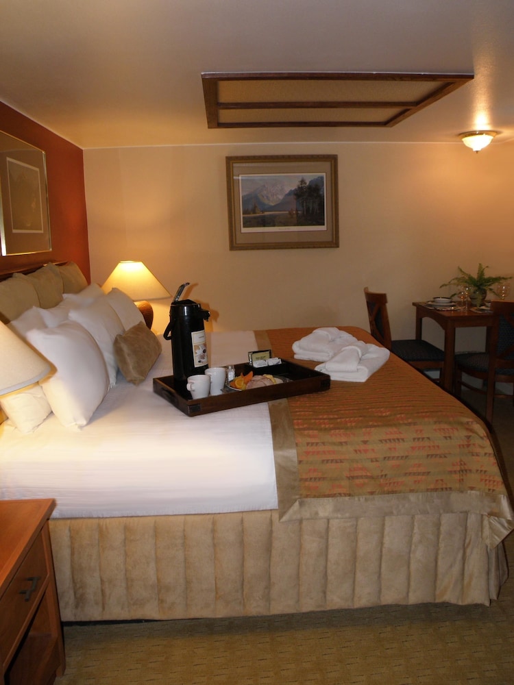 The River's Edge Motel Lodge & Resort
