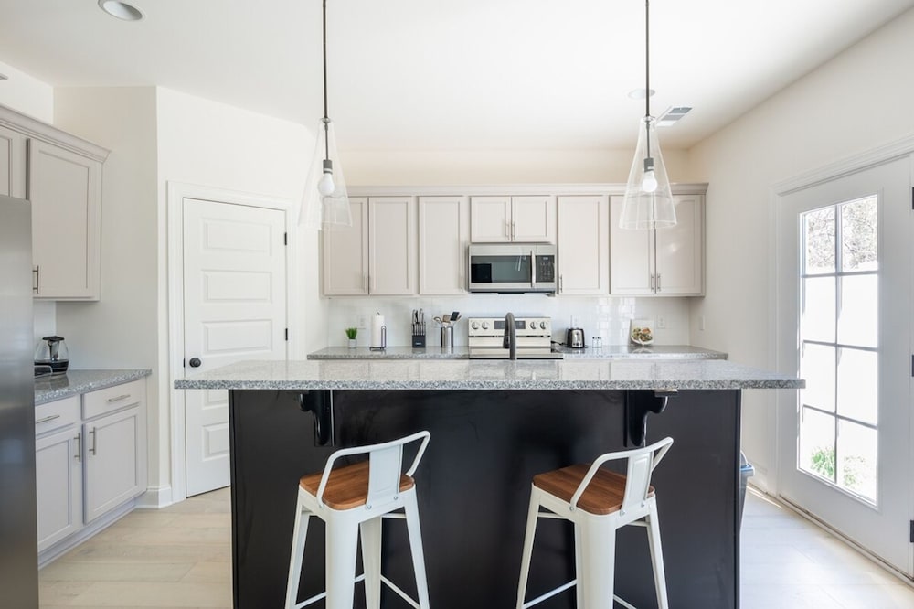 1 King 1 Queen 2 Double Garage Washer Dryer