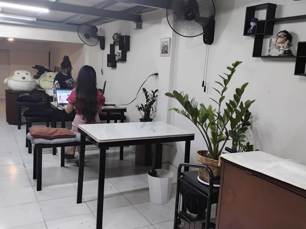 Hostel 24 Backpackers