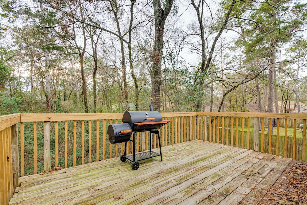 3 Mi to The Woodlands: Warm & Welcoming Home!
