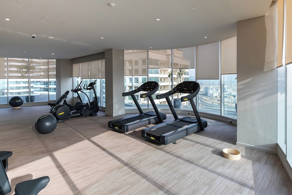 SIMPLY COMFORT  Bright Apartments Steps from Marina Walk