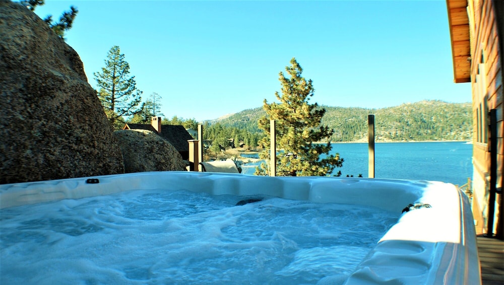 Boulder Cove Lakefront Estate