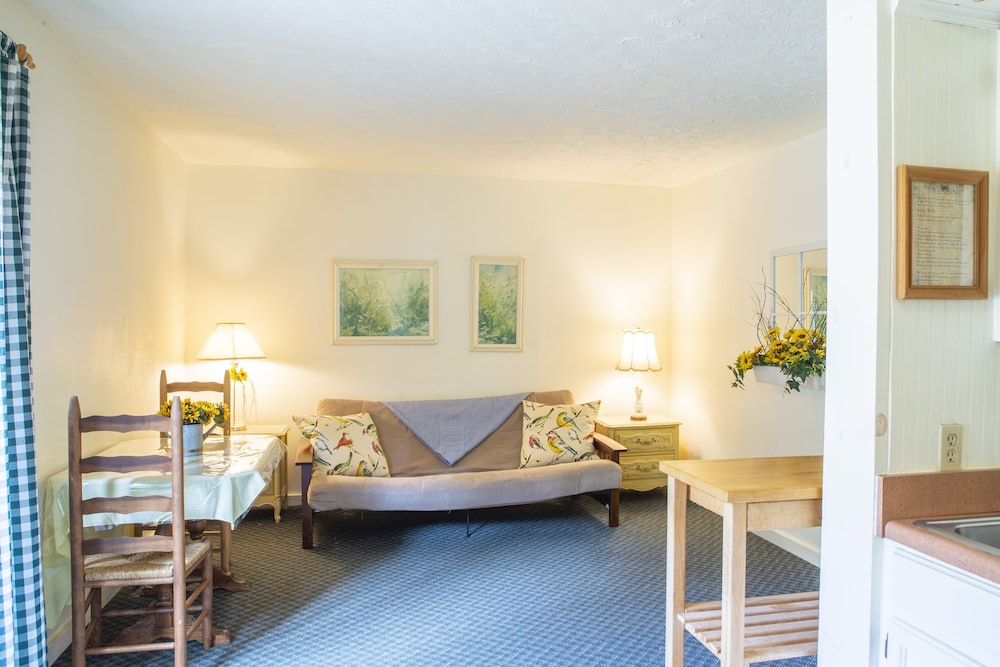 The Chimney Rock Inn & Cottages