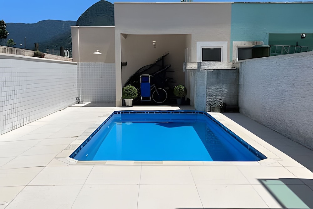 Casa com piscina em Boraceia
