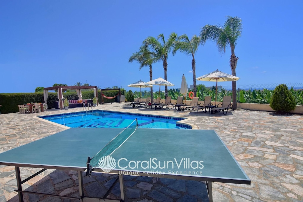 Family Villa Short Walk To Coral Bay Strip 5 Min and Pub, Shops etc