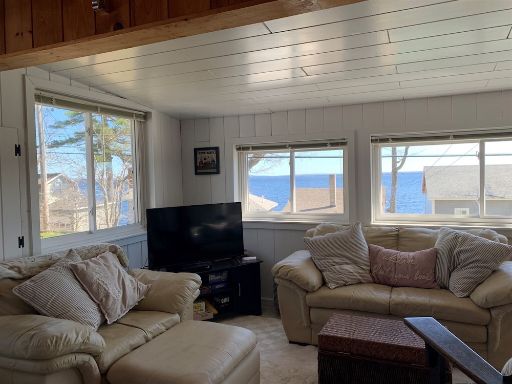 Livin The Dream Limit 6 3 Bedroom Home by RedAwning