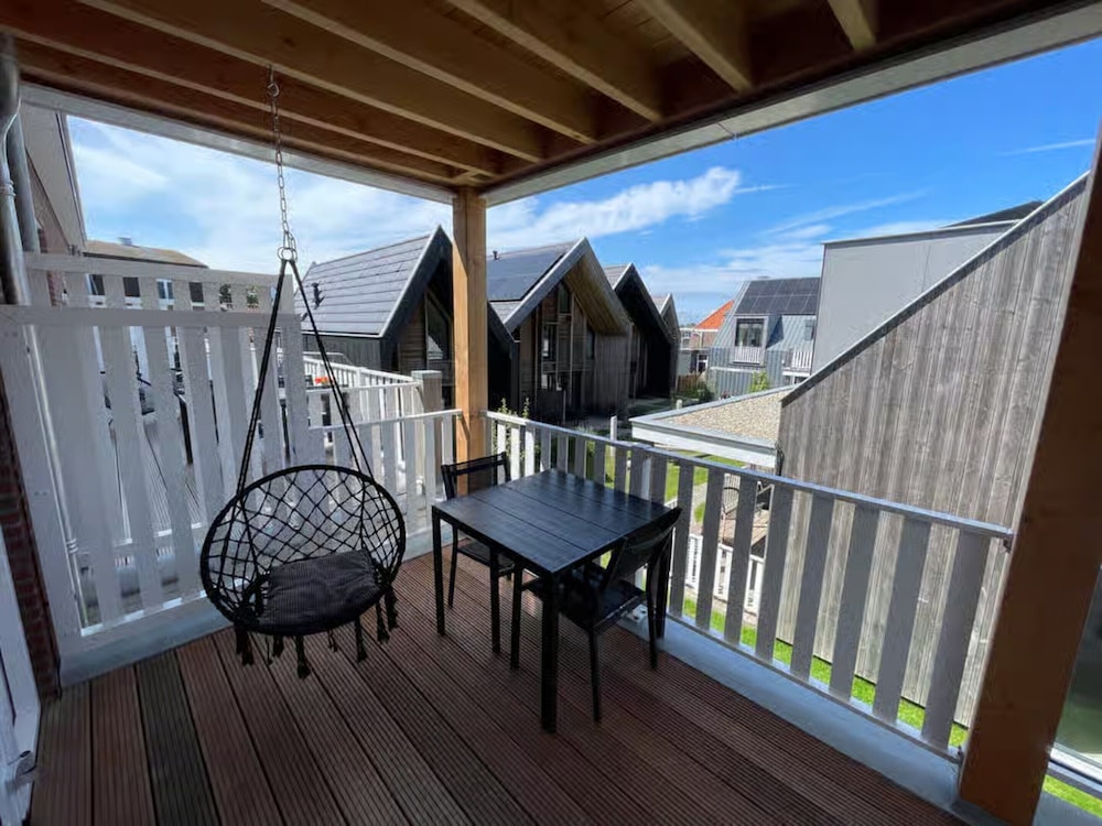 Lodge With Beautiful View of Garden