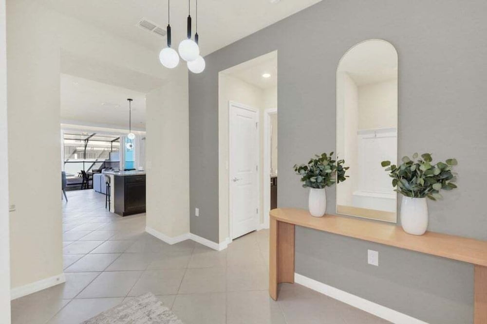 The Cutest Tonwhome & Private Splash Pool! 5 Bedroom Townhouse
