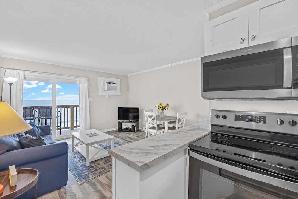 Steps to Sand! 3rd-floor North Topsail Beach Condo
