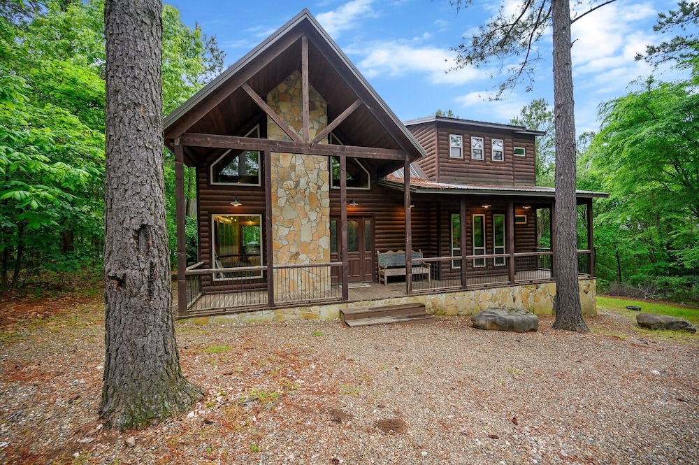 Cabin Vibe - Bunkroom - 3 King - Firepit - Shuffleboard